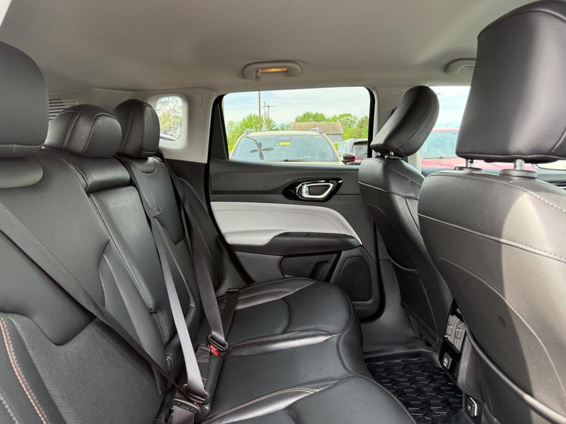 Jeep Compass Vehicle Image 10