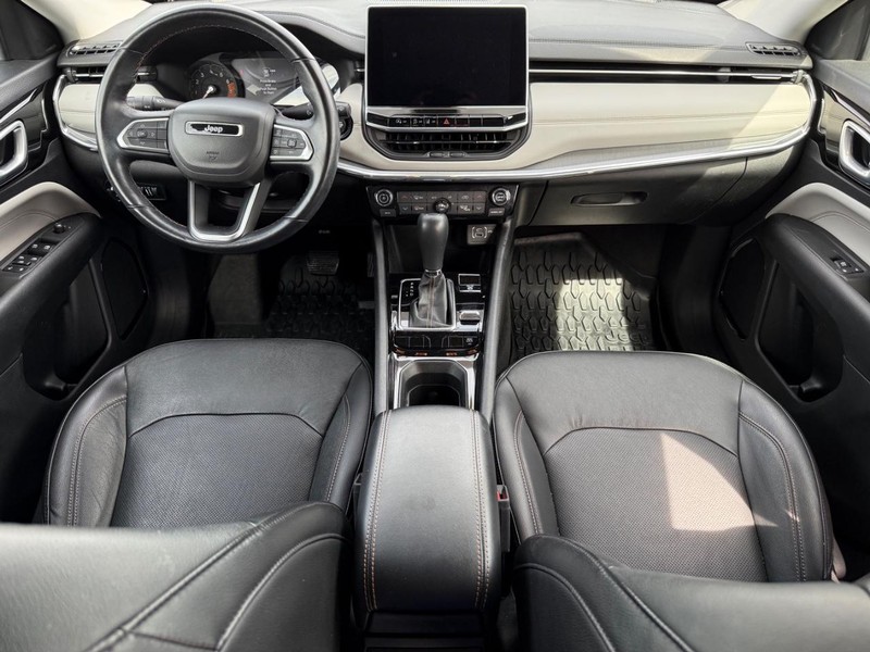 Jeep Compass Vehicle Image 11