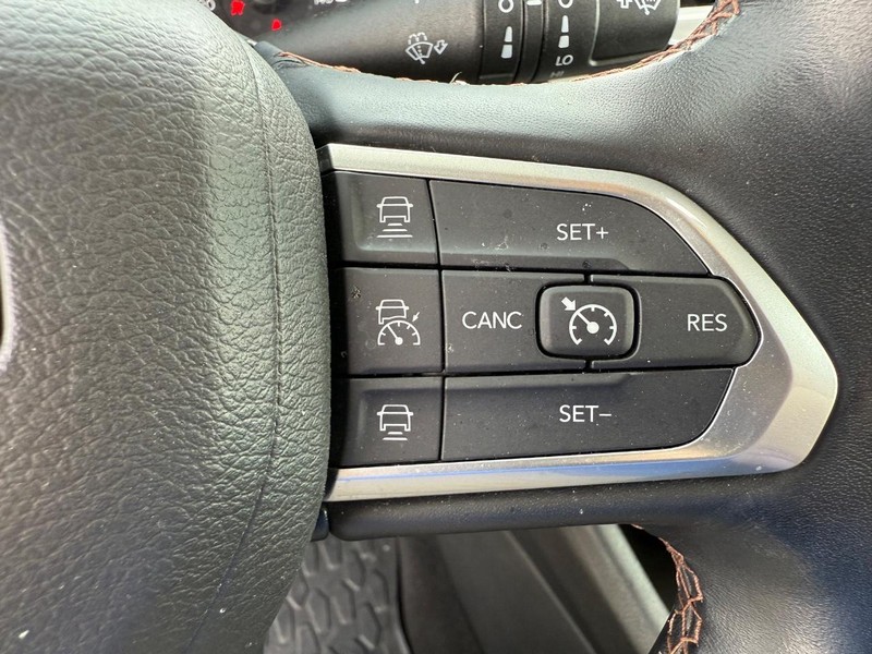 Jeep Compass Vehicle Image 14