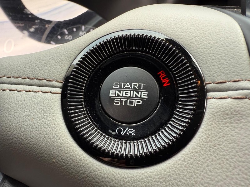 Jeep Compass Vehicle Image 15