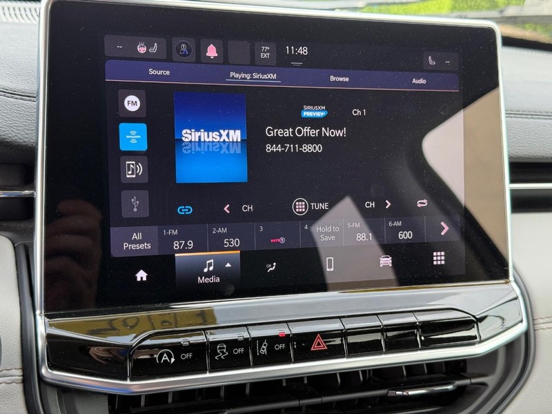 Jeep Compass Vehicle Image 16