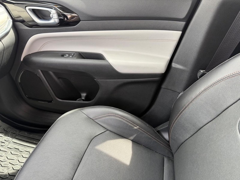 Jeep Compass Vehicle Image 20