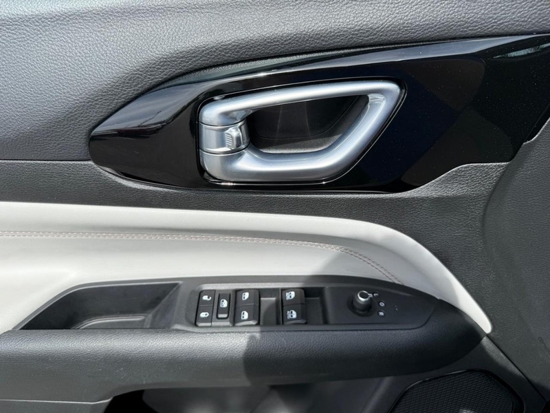 Jeep Compass Vehicle Image 23