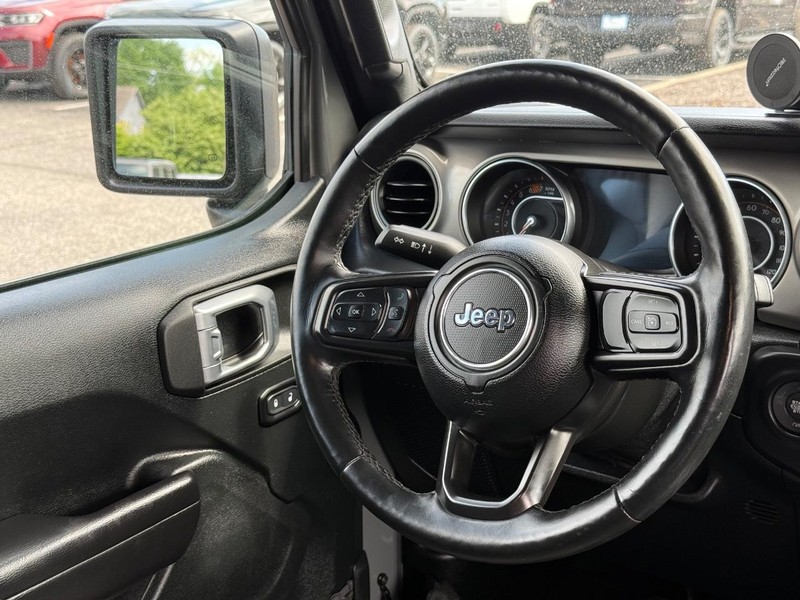 Jeep Wrangler Vehicle Image 12