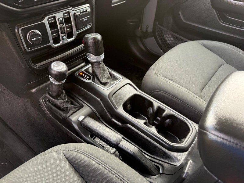 Jeep Wrangler Vehicle Image 20