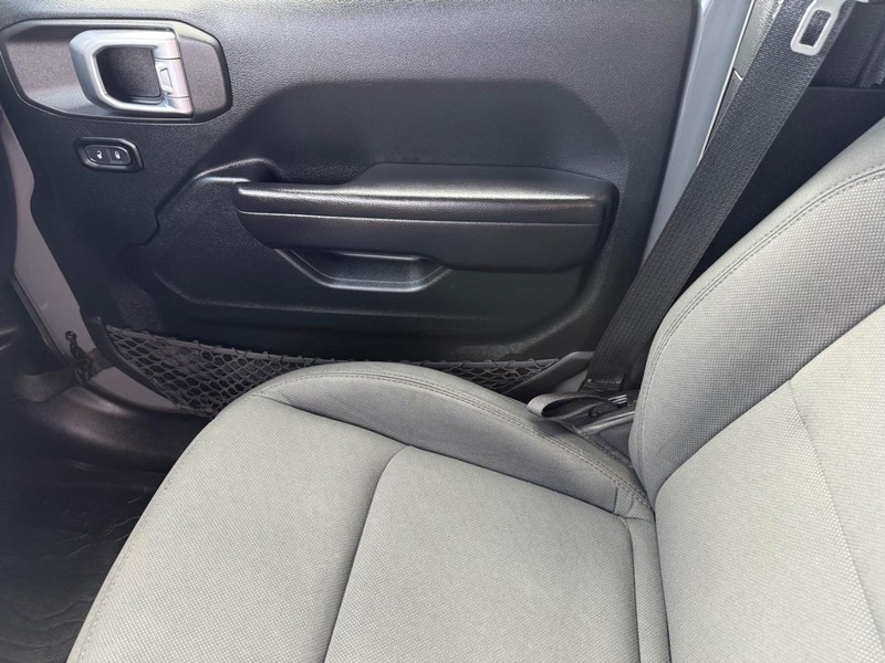 Jeep Wrangler Vehicle Image 21