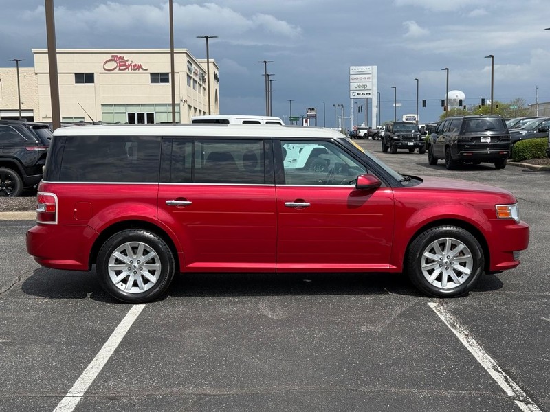 Ford Flex Vehicle Full-screen Gallery Image 02