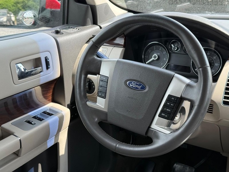 Ford Flex Vehicle Full-screen Gallery Image 15