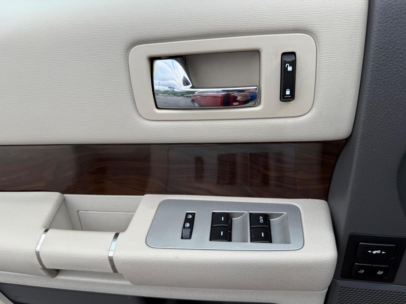 Ford Flex Vehicle Full-screen Gallery Image 26