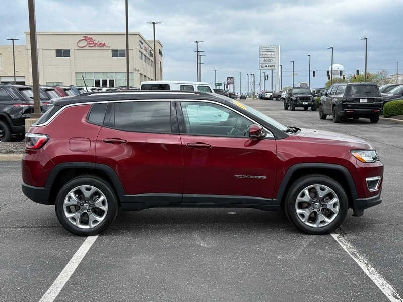 Jeep Compass Vehicle Full-screen Gallery Image 02