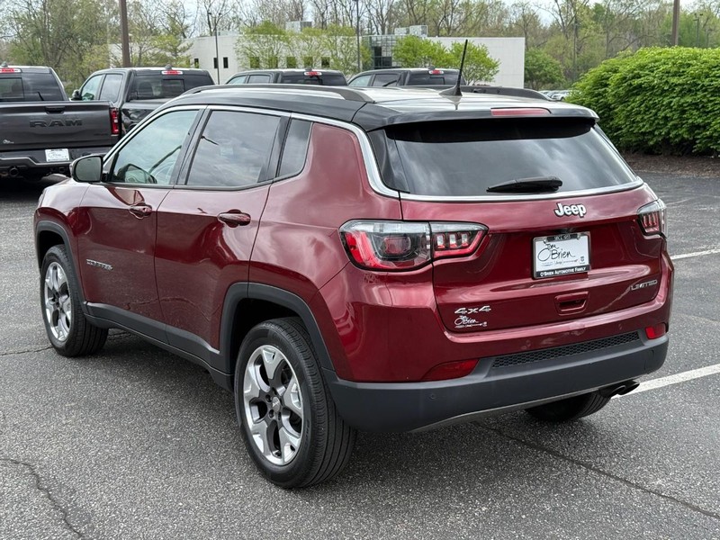 Jeep Compass Vehicle Full-screen Gallery Image 05