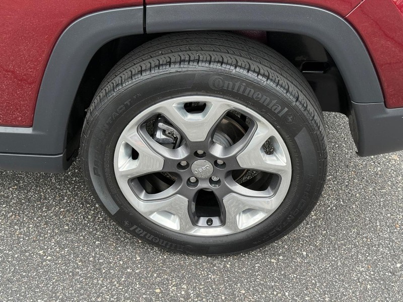 Jeep Compass Vehicle Full-screen Gallery Image 06