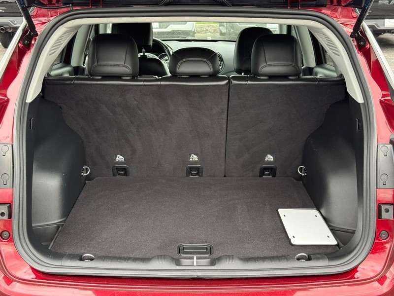 Jeep Compass Vehicle Full-screen Gallery Image 07