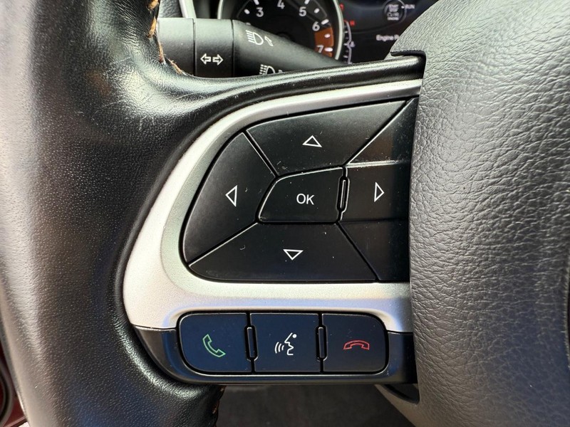 Jeep Compass Vehicle Full-screen Gallery Image 13