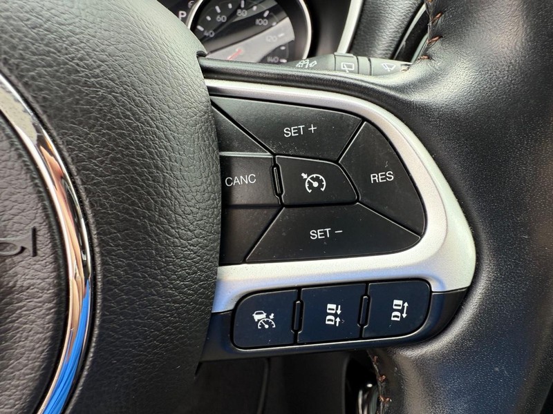 Jeep Compass Vehicle Full-screen Gallery Image 14