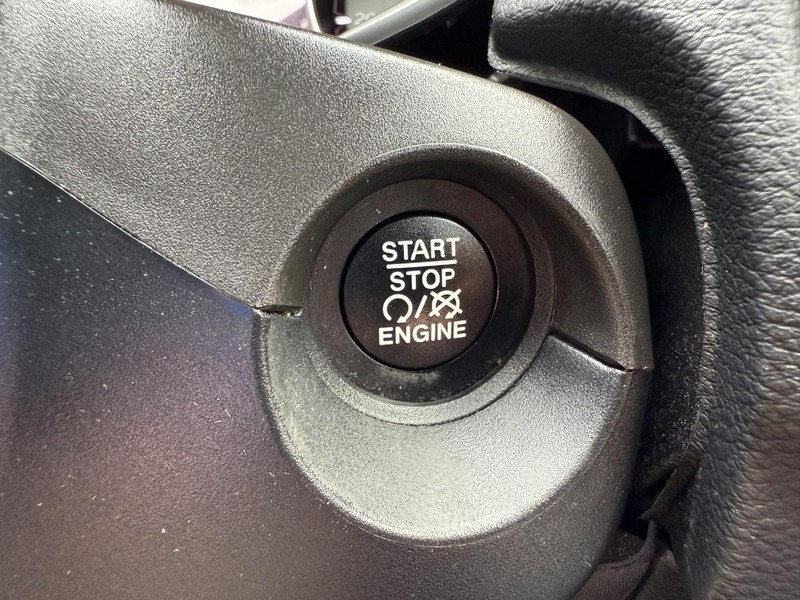 Jeep Compass Vehicle Full-screen Gallery Image 15