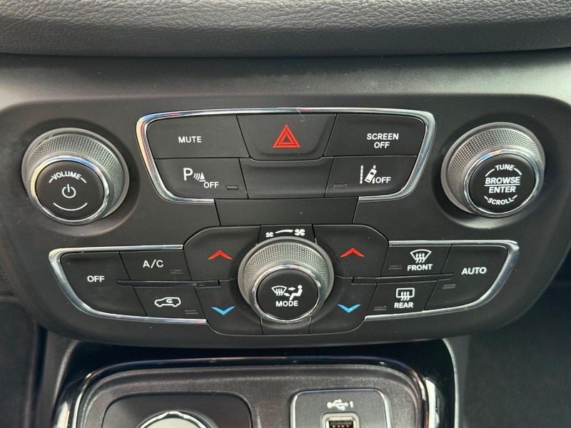 Jeep Compass Vehicle Full-screen Gallery Image 19