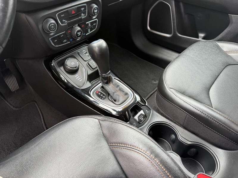 Jeep Compass Vehicle Full-screen Gallery Image 20