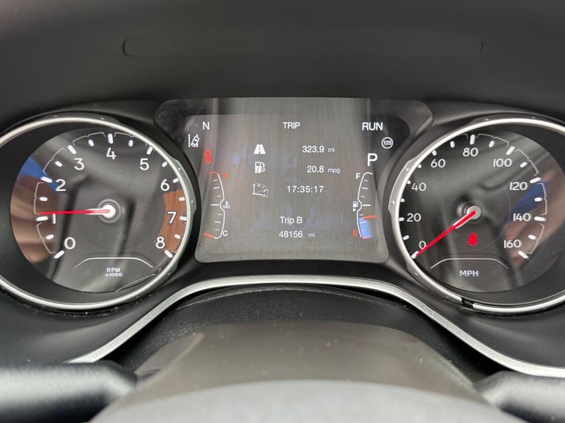 Jeep Compass Vehicle Full-screen Gallery Image 22