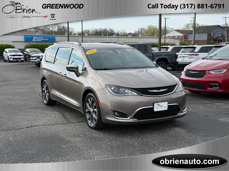 Chrysler Pacifica Vehicle Full-screen Gallery Image 01