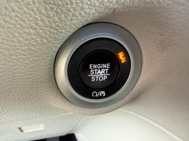 Chrysler Pacifica Vehicle Full-screen Gallery Image 18