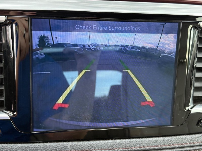 Chrysler Pacifica Vehicle Full-screen Gallery Image 20