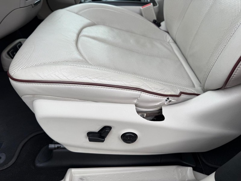 Chrysler Pacifica Vehicle Full-screen Gallery Image 28