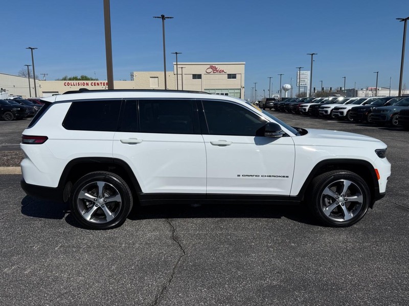Jeep Grand Cherokee L Vehicle Image 02