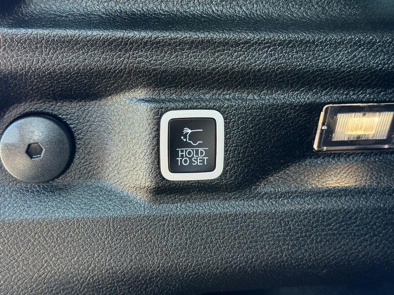 Jeep Grand Cherokee L Vehicle Image 08