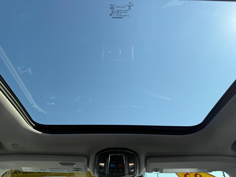 Jeep Grand Cherokee L Vehicle Image 13