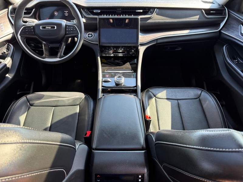 Jeep Grand Cherokee L Vehicle Image 14