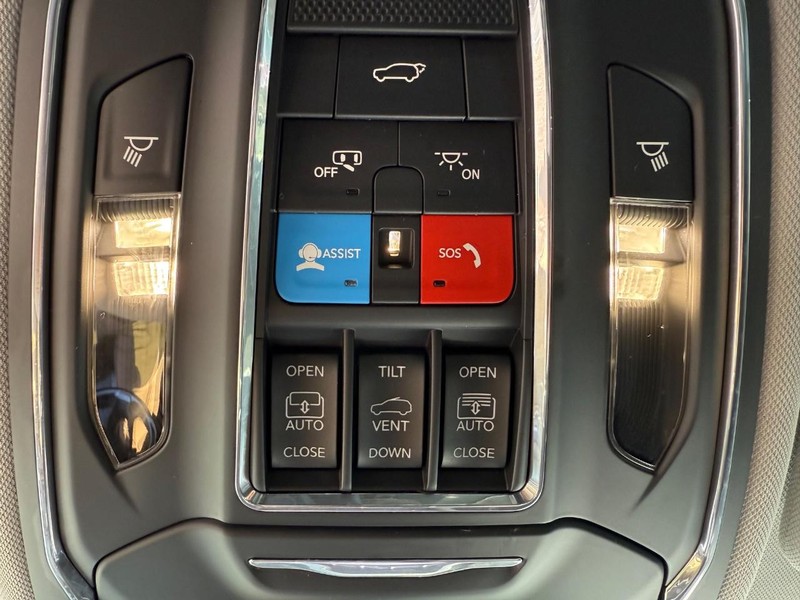 Jeep Grand Cherokee L Vehicle Image 25
