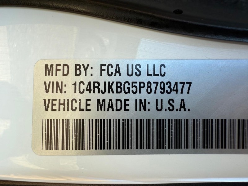 Jeep Grand Cherokee L Vehicle Image 30