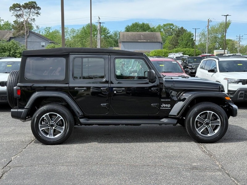 Jeep Wrangler Vehicle Image 02