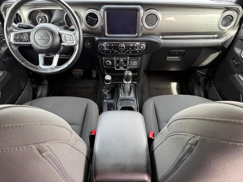 Jeep Wrangler Vehicle Image 11