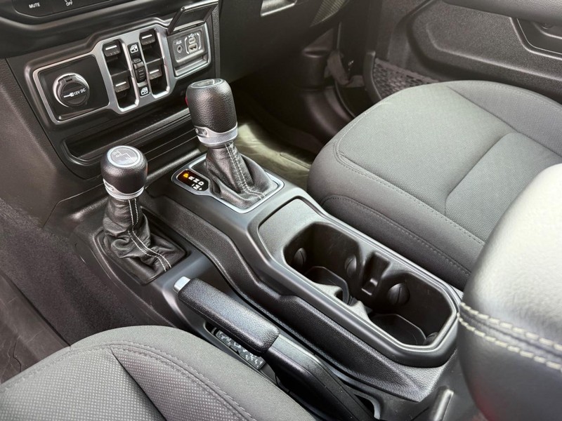 Jeep Wrangler Vehicle Image 20