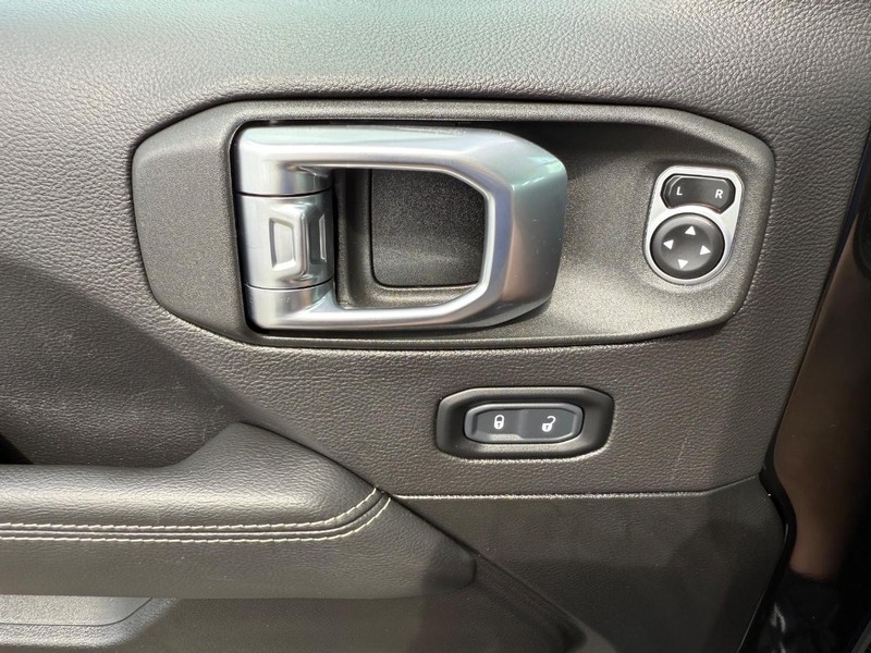 Jeep Wrangler Vehicle Image 24