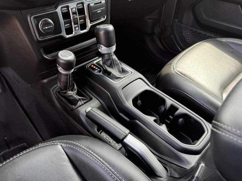 Jeep Wrangler Unlimited Vehicle Image 21