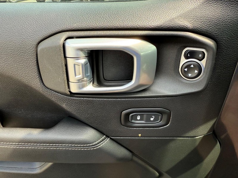 Jeep Wrangler Unlimited Vehicle Image 26