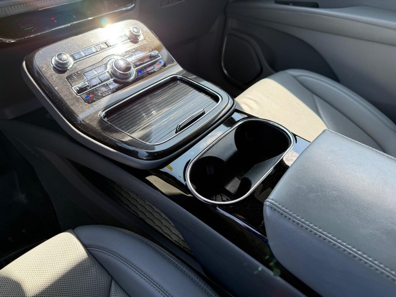 Lincoln Nautilus Vehicle Image 22
