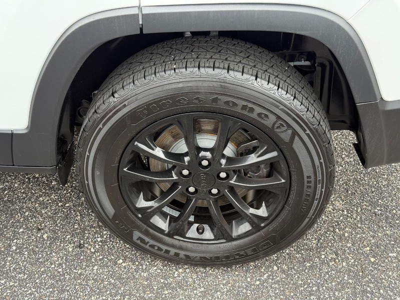 Jeep Cherokee Vehicle Image 06