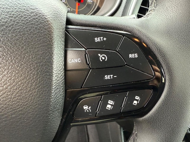 Jeep Cherokee Vehicle Image 15