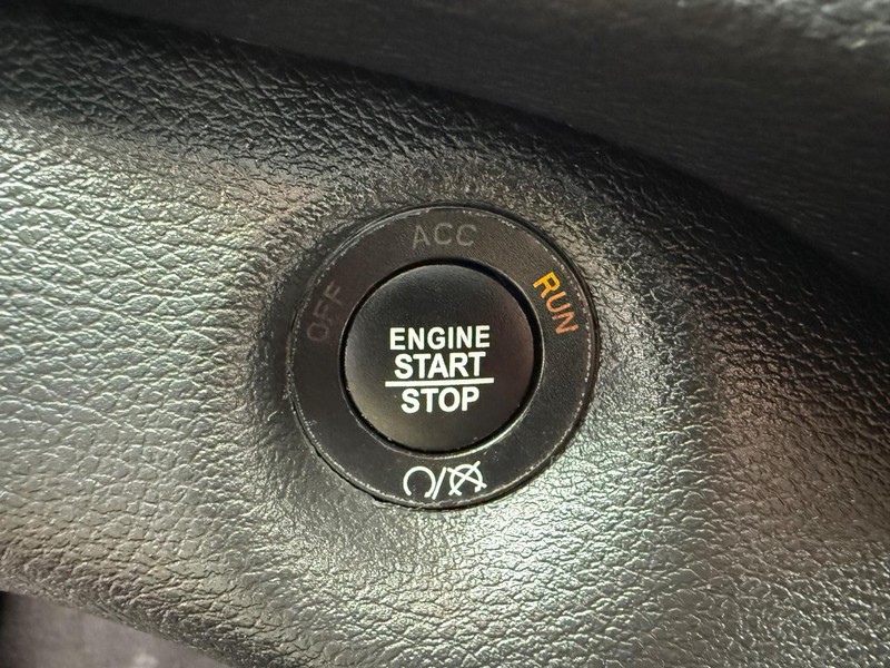 Jeep Cherokee Vehicle Image 16