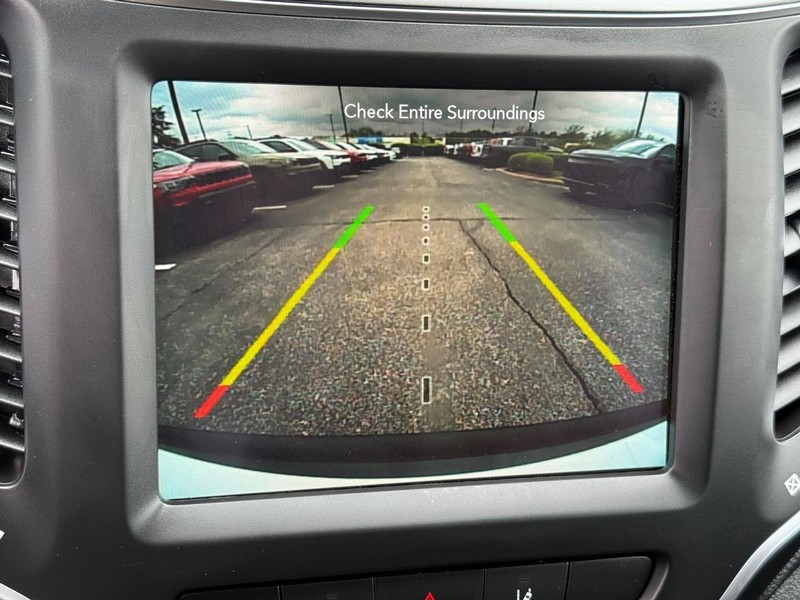Jeep Cherokee Vehicle Image 17