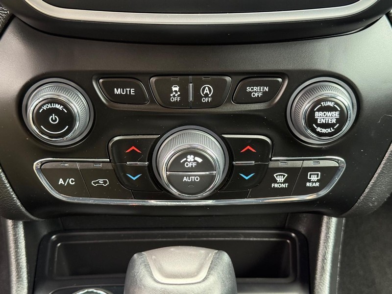 Jeep Cherokee Vehicle Image 20