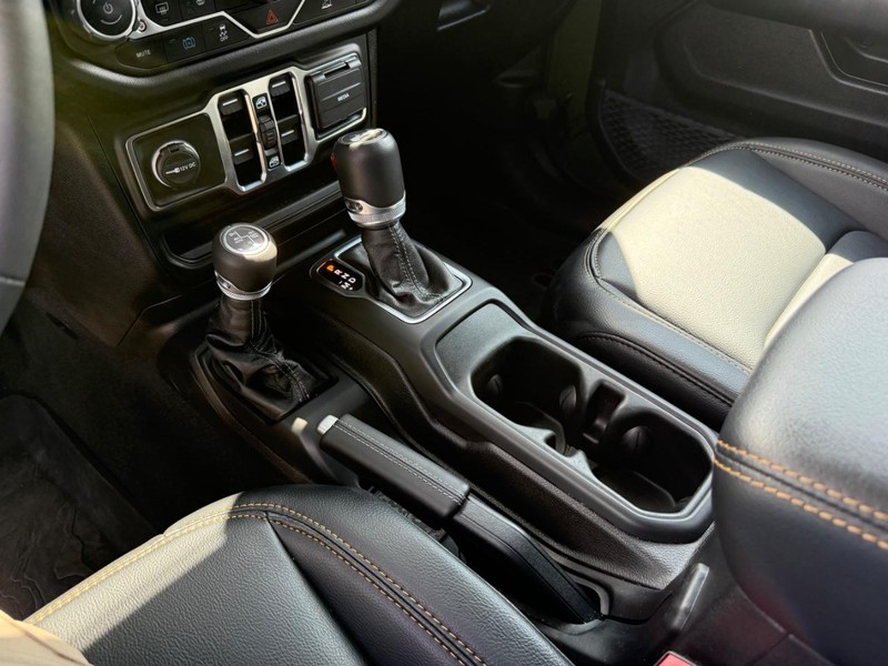 Jeep Wrangler 4xe Vehicle Image 21
