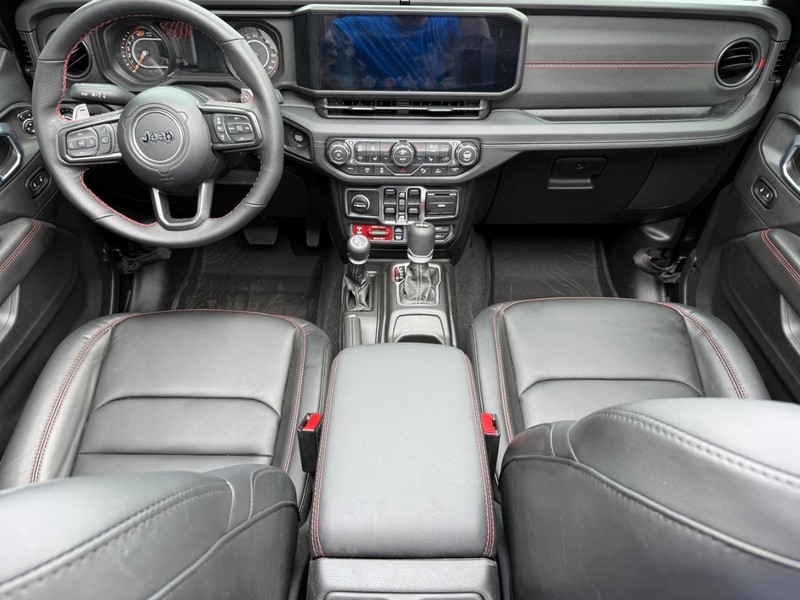 Jeep Wrangler Vehicle Image 12