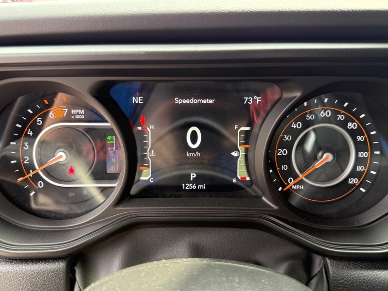 Jeep Wrangler Vehicle Image 24