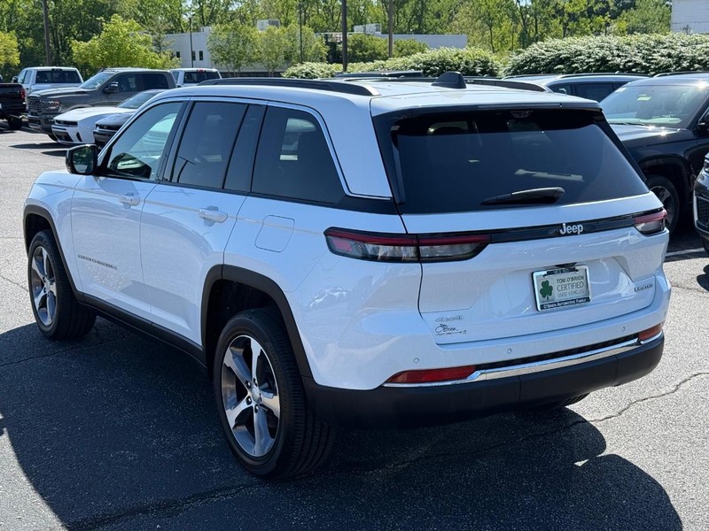 Jeep Grand Cherokee Vehicle Image 05