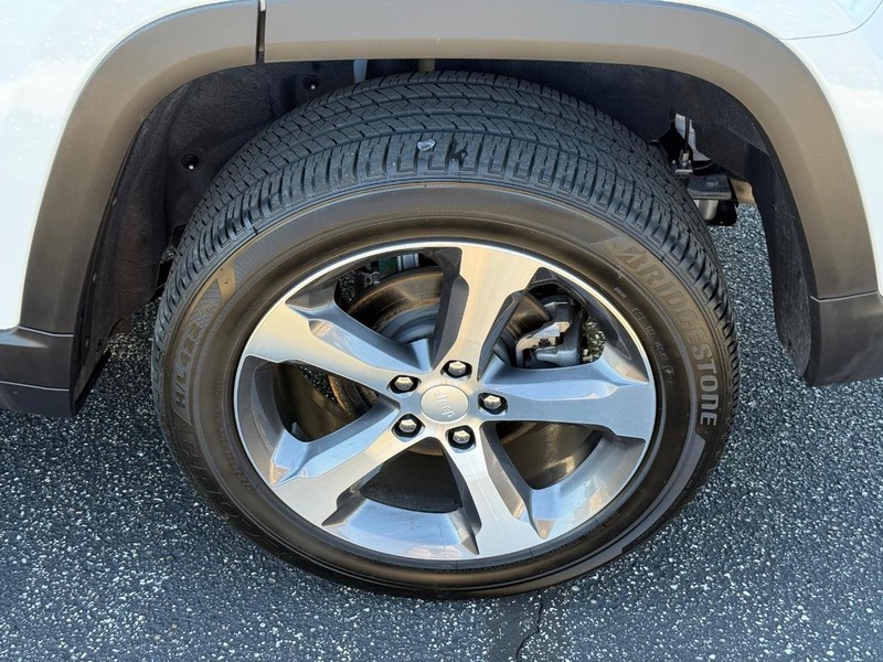 Jeep Grand Cherokee Vehicle Image 06